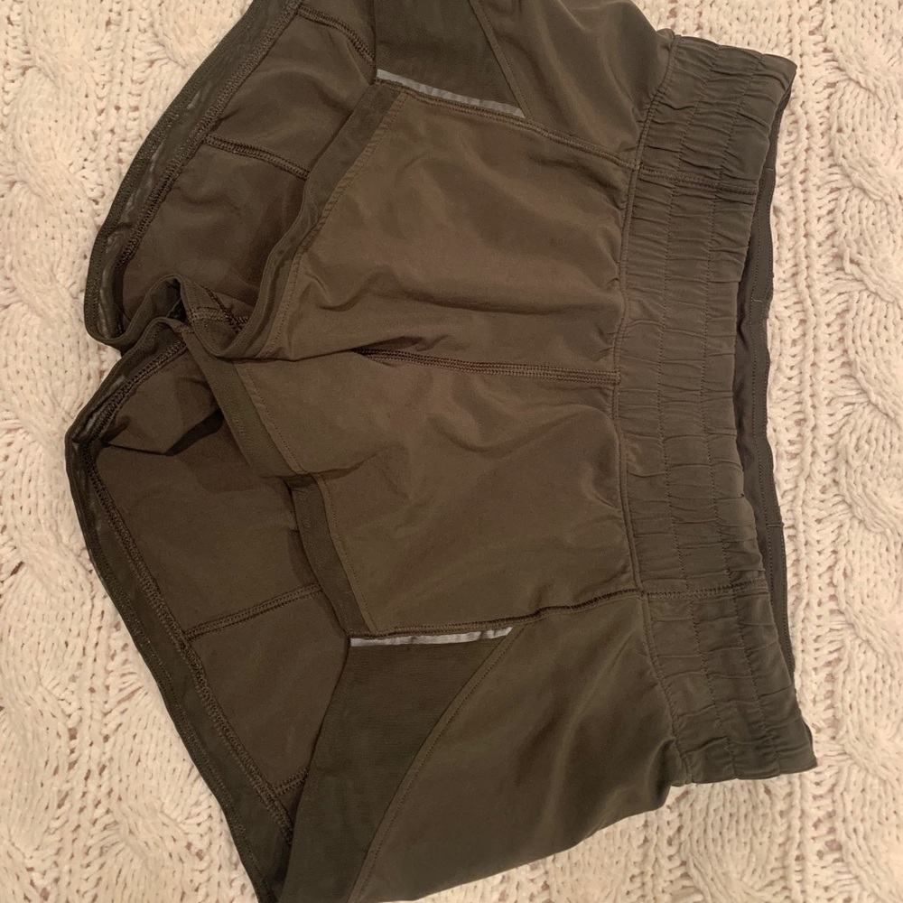 Lululemon women’s hotty hot running shorts